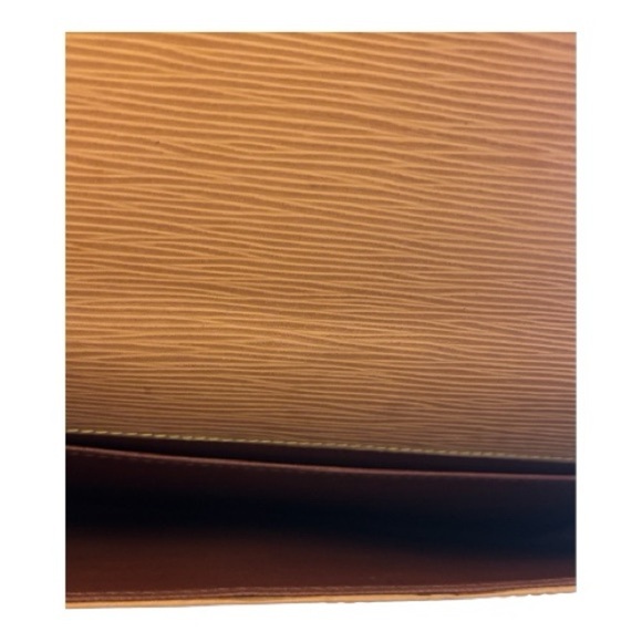 Louis Vuitton Epi Iena Clutch– Vintage - Picture 2 of 12
